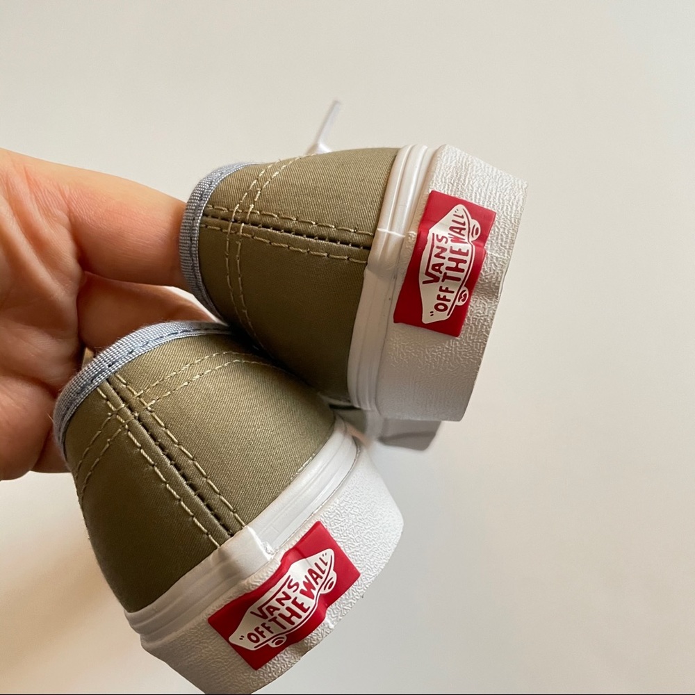 New Vans Sneakers - Picture 5 of 8